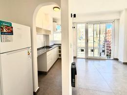 Venta departamento 2 ambientes al frente con balcón francés