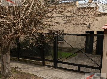 Casa · 105m² · 3 Ambientes · 2 Cocheras · Casa en Burzaco