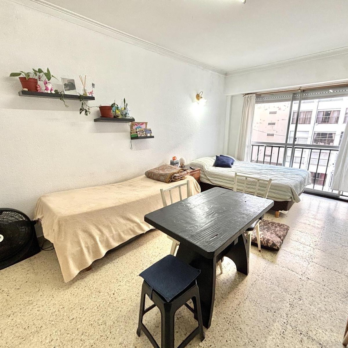 Venta luminoso departamento monoambiente ubicado en Gascón al 1600