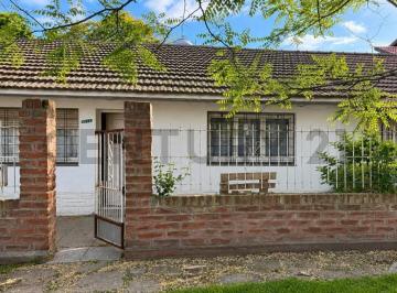 Casa · 236m² · 7 Ambientes · 2 Cocheras · Venta Dos Casas en Block Barrio Estrada