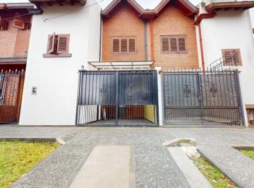 Casa · 86m² · 5 Ambientes · 1 Cochera · Duplex en Venta Florencio Varela Patio