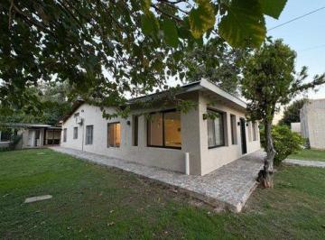 Casa · 195m² · 5 Ambientes · 2 Cocheras · Casa en del Viso