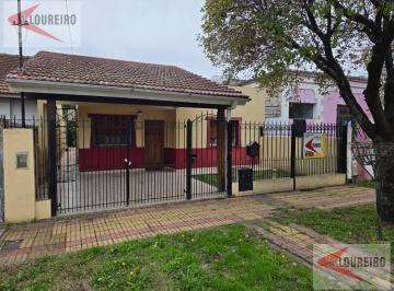 Casa · 142m² · 3 Ambientes · 1 Cochera · Casa a 100 m de Av Espora y a 250 m de La Estación