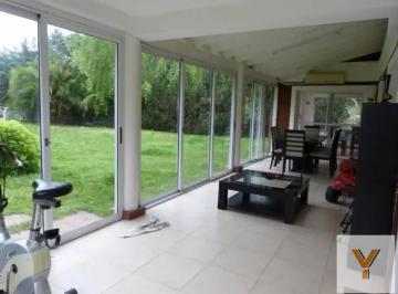 Casa · 320m² · 6 Ambientes · Casa en Alquiler - 4 Dorm. 3 Baños - 932 m - Escobar