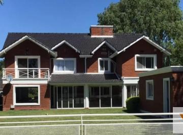 Casa · 320m² · 6 Ambientes · Casa en Alquiler - 4 Dorm. 3 Baños - 932 m - Escobar