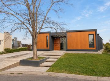 Casa · 230m² · 3 Dormitorios · Casa Al Lago en Venta en El Canton - Golf