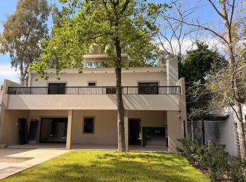 Casa · 168m² · 4 Ambientes · 1 Cochera · Casa en Alquiler Cuatro Ambientes Parque Pileta Cochera Hudson El Carmencito