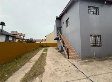 Casa · 135m² · 9 Ambientes · 3 Cocheras · Complejo de Departamentos de 3 Ambientes a 100 m del Mar en Mar del Tuyu