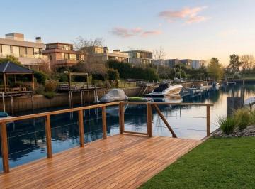 Casa · 470m² · 6 Ambientes · 2 Cocheras · Casa en Venta en El Yacht, Nordelta, Tigre