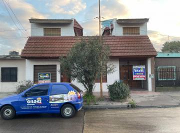 Casa · 180m² · 6 Ambientes · 1 Cochera · Venta de Dos Propiedades en Rafael Castillo