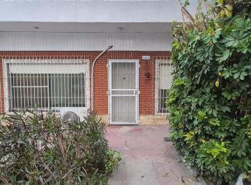 Casa de 3 ambientes, Avellaneda · Dueño Vende 3 Amb. 2 Baños Como Nueva con Jardín y Cochera