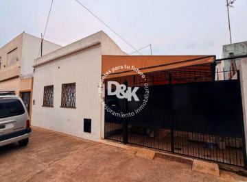 Casa de 4 ambientes, Tres de Febrero · Casa en Venta de 2 Dorm. C/cochera en Loma Hermosa