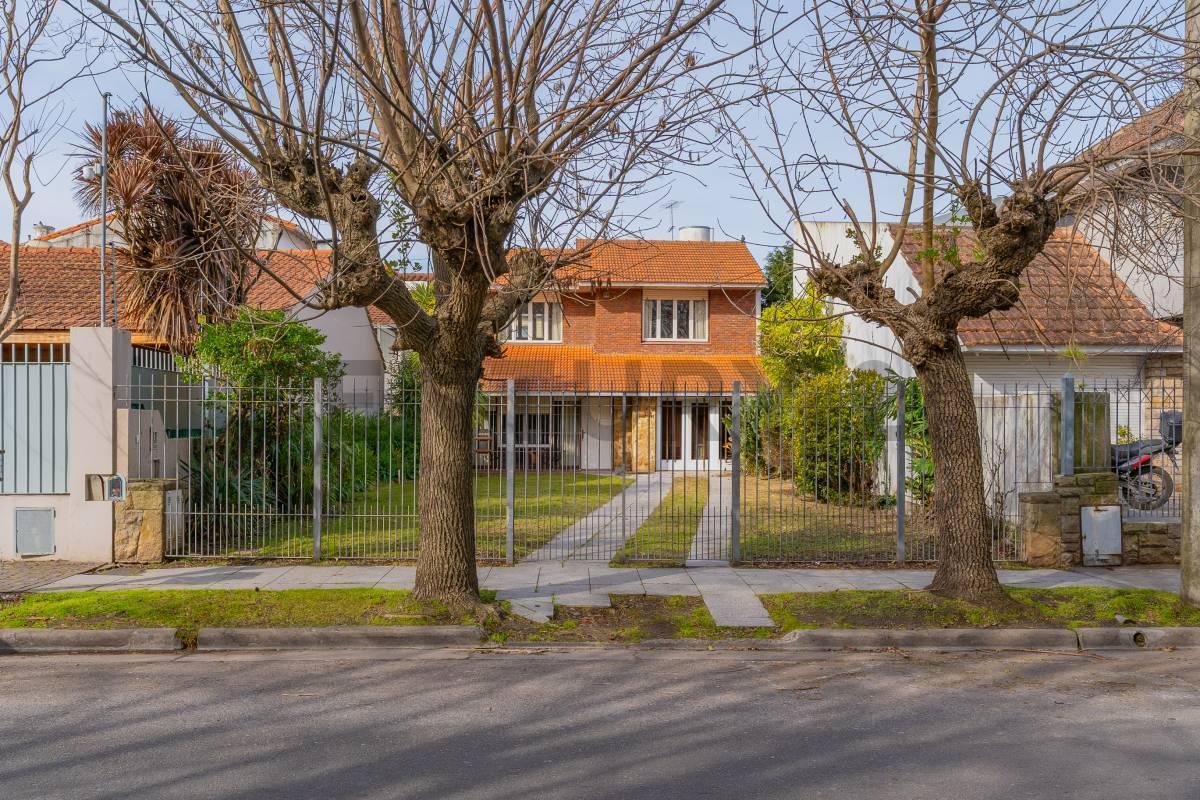 Casa 4 amb, 188m² con parque y cochera — Güemes