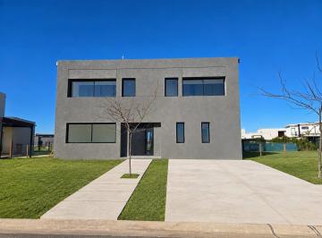 Casa · 327m² · 5 Ambientes · Casa en Venta Puertos Escobar