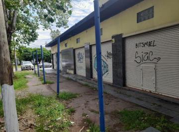 Local comercial , Almirante Brown · Importante Local en Esquina con Dpto.