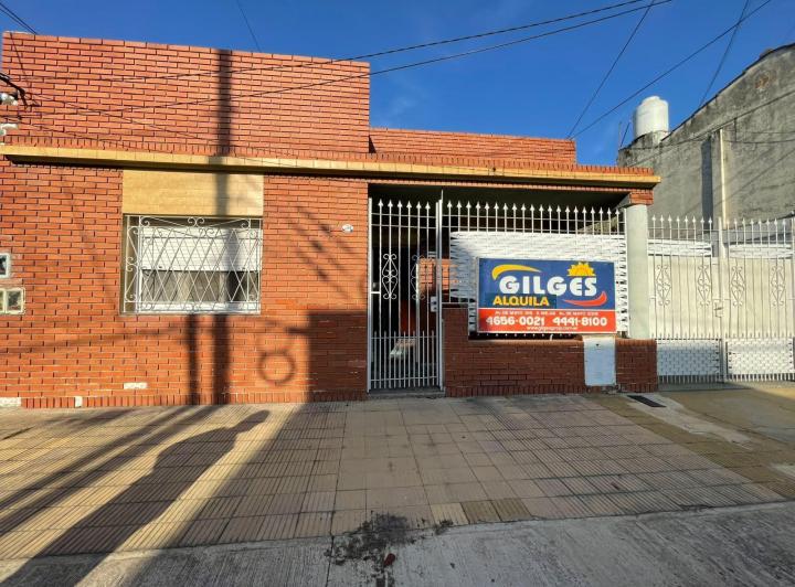 Casa en alquiler en Ramos Mejia · 3 ambientes