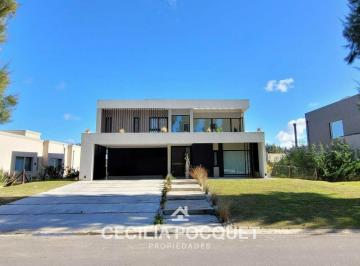 Casa · 270m² · 5 Ambientes · 2 Cocheras · Casa en Venta Barrio Principado Canning Al Lago