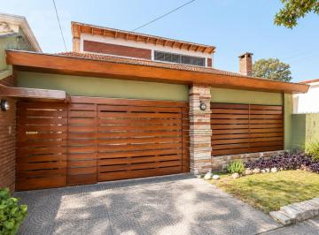 Casa · 170m² · 4 Ambientes · 1 Cochera · Casa en Venta 3 Dorm. - Quincho - Jardin - Pileta en Castelar Norte