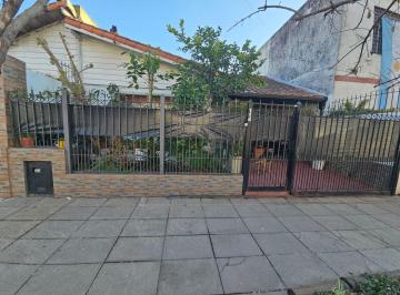 Casa de 4 ambientes, Morón · Chalet Venta a 3 C/estacion Haedo.