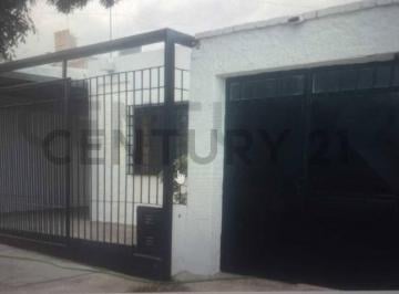 Casa · 140m² · 3 Dormitorios · 3 Cocheras · Casa con 3 Dorm.