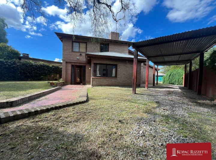 Casa · 220m² · 4 Ambientes
