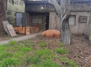 Casa · 98m² · 3 Ambientes · 1 Cochera · Casa en Venta en Palomar Sobre Lote de 10x44