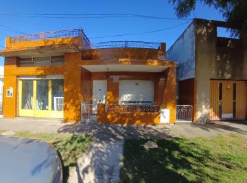 Casa · 282m² · 3 Ambientes · 1 Cochera · Venta de Casa en Morón Sur - Calle Solari 2900