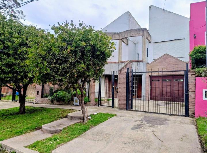 Casa en alquiler en Colina de Peralta Ramos · 5 ambientes