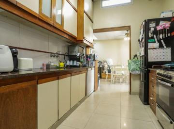 Casa · 292m² · 8 Ambientes · 1 Cochera · Venta Casa en Flores, 2 Phs en Block