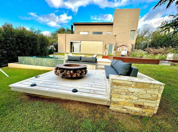 Casa · 299m² · 4 Ambientes · 2 Cocheras