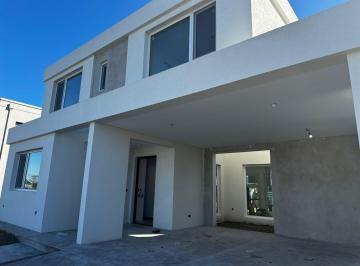 Casa · 223m² · 5 Ambientes · 6 Cocheras · Impecable Casa a Estrenar El Riberas Lote Interno Pg Norte