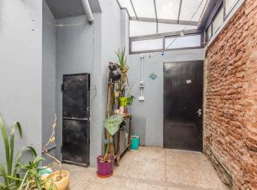 PH · 64m² · 2 Ambientes · PH Dos Ambientes con Patio en Floresta