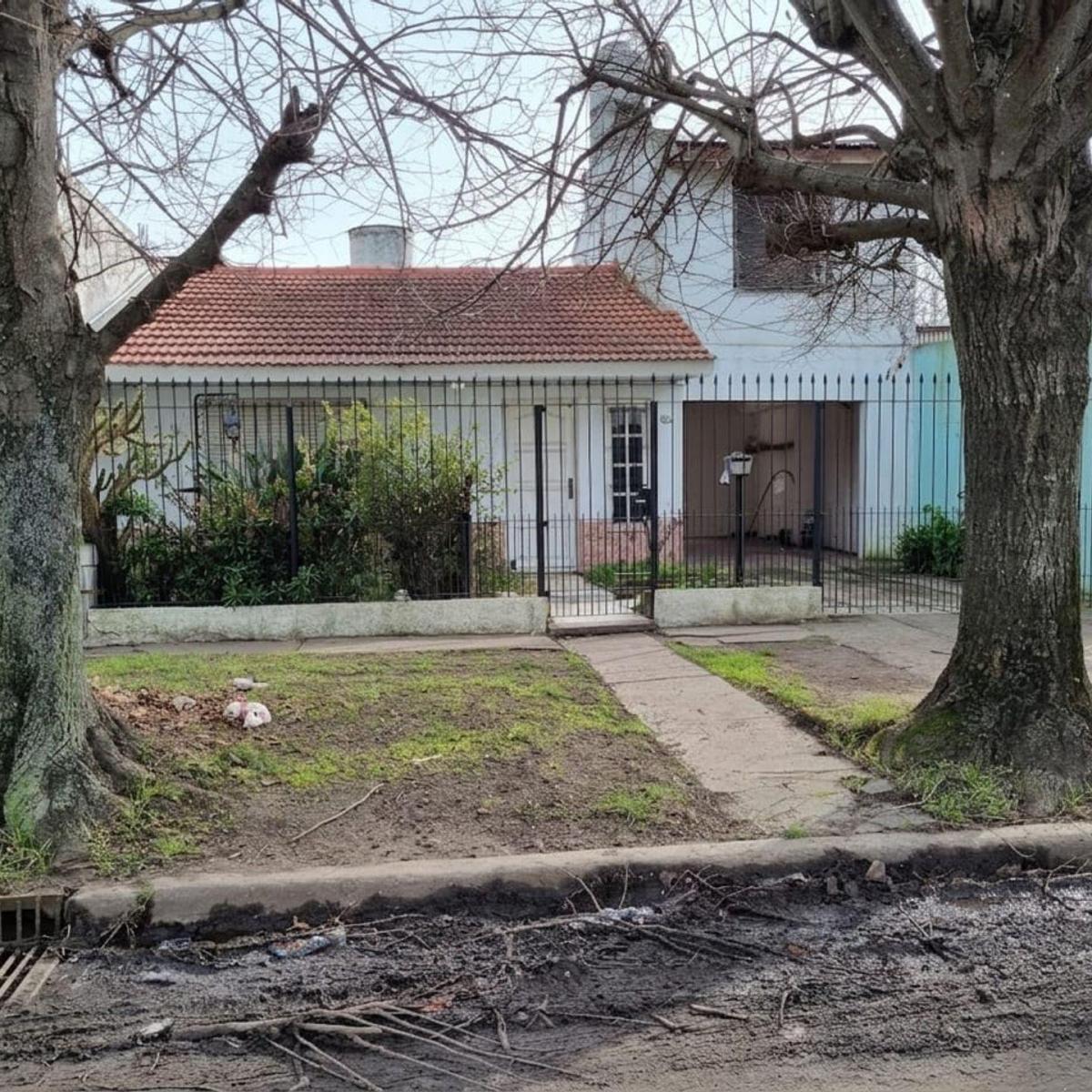Casa triplex 4 amb, 283m² en Coronel Suárez — Inversión comercial