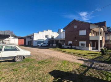 Casa · 743m² · 8 Ambientes · Casa en Venta Florencio Varela
