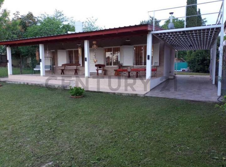 Casa · 180m² · 3 Ambientes · 2 Cocheras