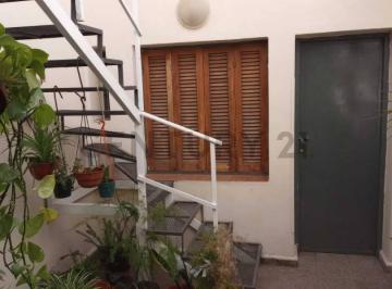 Casa · 190m² · 5 Ambientes · 3 Cocheras · Venta de Casa en PH Apto Credito (Recibo Departamento/vehiculo Año 2024 en Adelante)