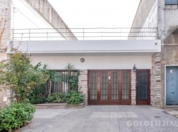 Casa · 140m² · 4 Ambientes · 1 Cochera · Casa en Lote Propio con Potencial Constructivo en El Barrio de Floresta