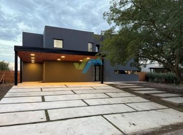 Casa · 360m² · 7 Ambientes · 4 Cocheras · Casa en Venta en El Cantón Islas, El Cantón, Escobar