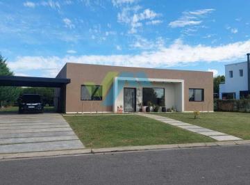 Casa · 258m² · 5 Ambientes · 2 Cocheras · Casa en Venta en El Molino Norte, Haras Santa Maria, Escobar