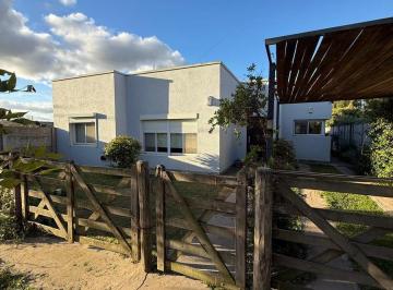 Casa · 110m² · 3 Ambientes · Casa con Pocos Años de Construcción en Venta