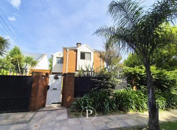 Casa · 180m² · 5 Ambientes · 1 Cochera · Casa en Alquiler con Jardín en Zona Güemes