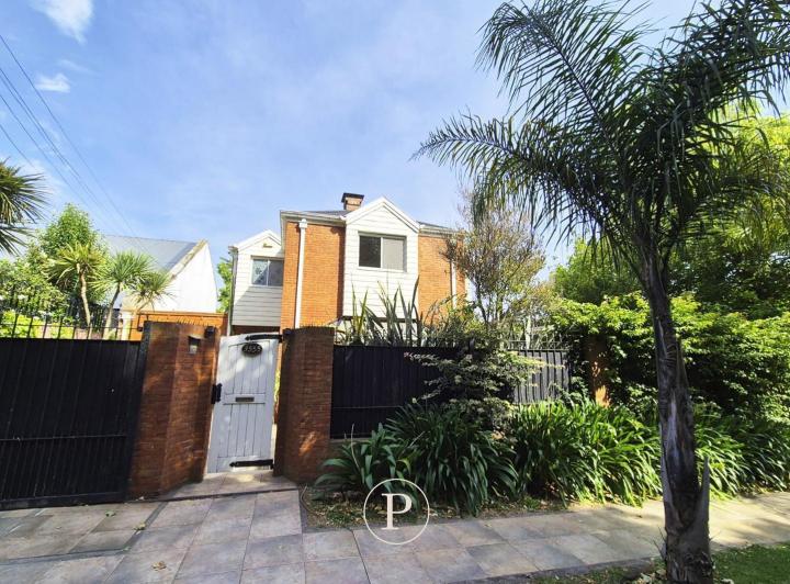 Casa · 180m² · 5 Ambientes · 1 Cochera