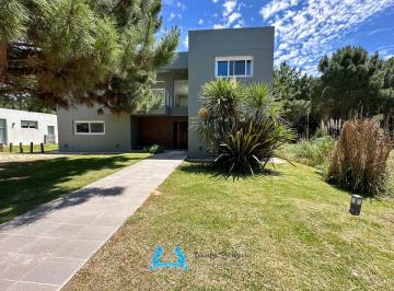Casa de 5 ambientes, Costa Esmeralda · Venta Casa de 272 m² con 4 Dorm. en Suite Costa Esmeralda