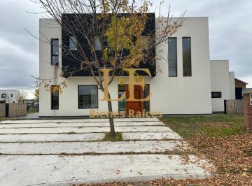Casa · 185m² · 5 Ambientes · 4 Cocheras · Venta Casa Haras Santa Maria/ El Molino