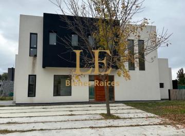 Casa · 185m² · 5 Ambientes · 4 Cocheras · Venta Casa Haras Santa Maria/ El Molino