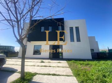 Casa · 185m² · 5 Ambientes · 4 Cocheras · Venta Casa Haras Santa Maria/ El Molino
