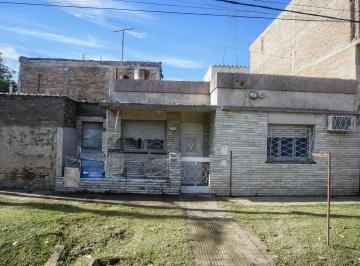 Casa · 108m² · 4 Ambientes · 1 Cochera · Casa Valparaíso 2109. a m de Bv Avellaneda y Av Pte Perón