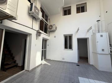 Patio · Dueño Directo – Dpto de Pasillo Remodelado: 2 Dorm., 2 Baños y Patio
