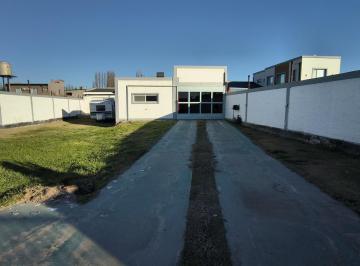 Casa · 200m² · 6 Ambientes · 6 Cocheras · Casa en Plottier