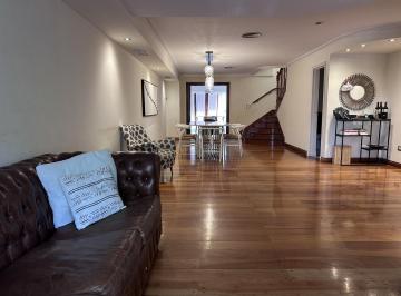 Casa · 333m² · 6 Ambientes · 4 Cocheras · Imponente Casa en Triplex Villa Devoto en Alquiler - 5 Dorm. - La Mejor Ubicación y Seguridad